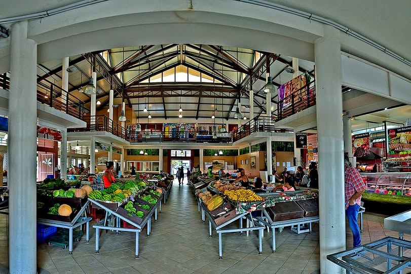 Photo de l'intérieur du marché de Uturoa