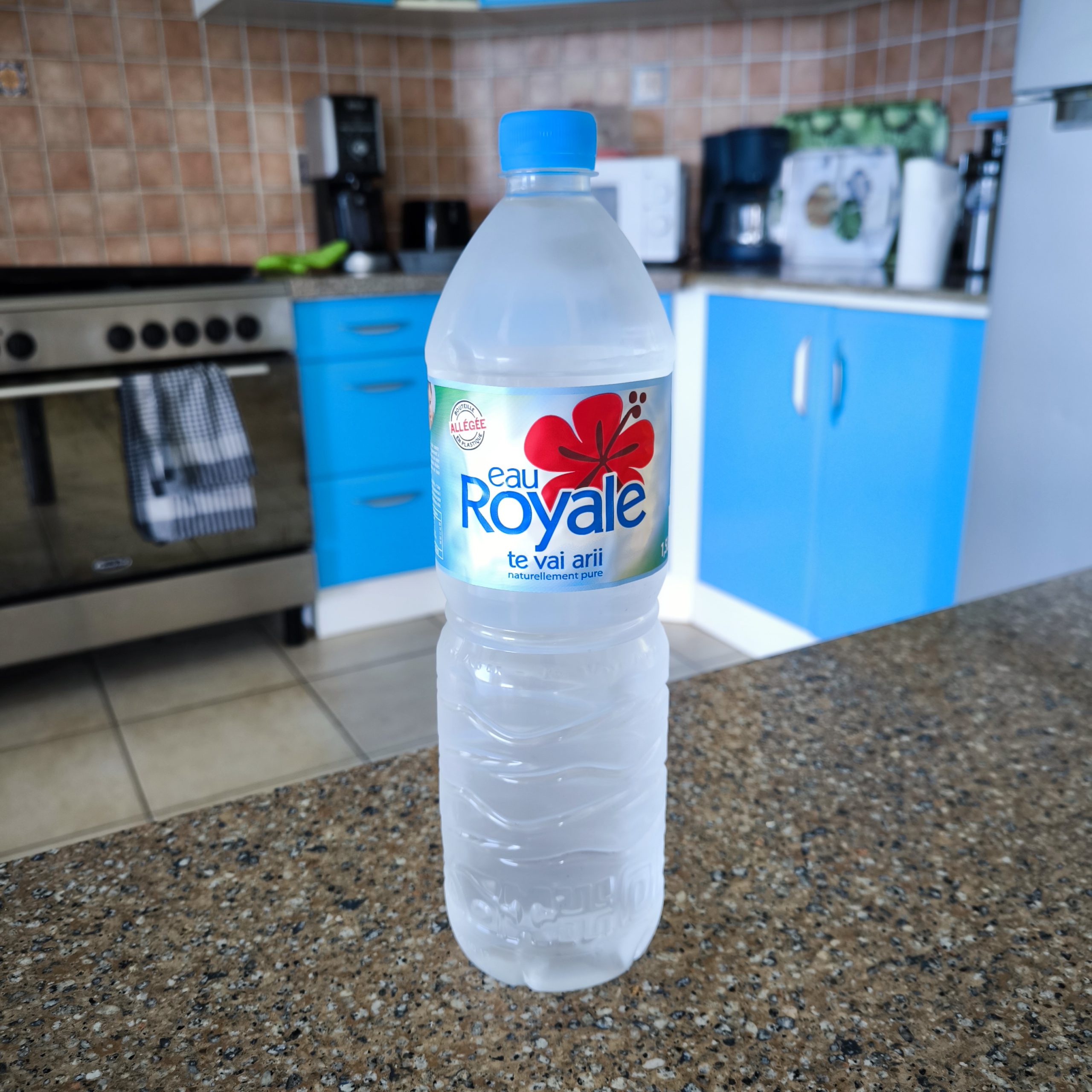 Bouteille d'eau locale à Raiatea