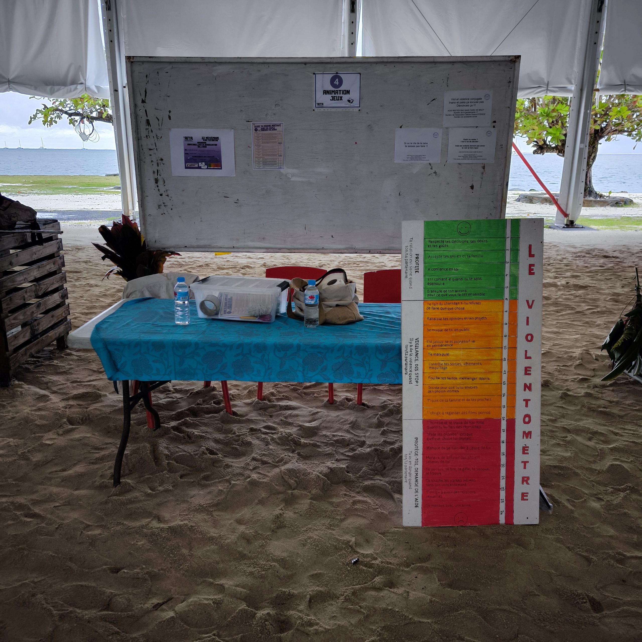 Stand de jeu sur les violences, tenu par l’association Vahine Orama no Raromatai à Raiatea