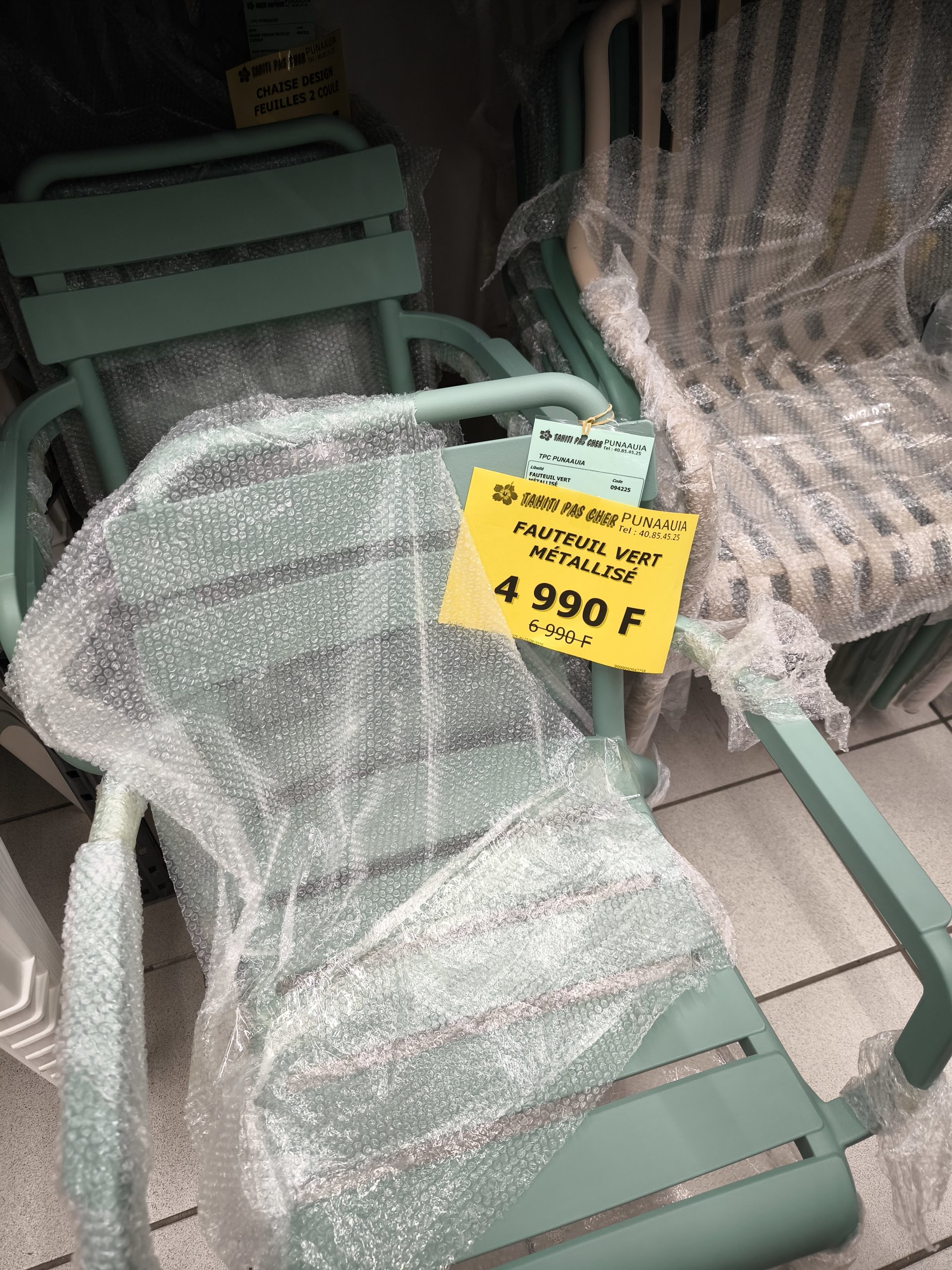 Chaises achetées chez Tahiti Pas Cher pour équiper la terrasse