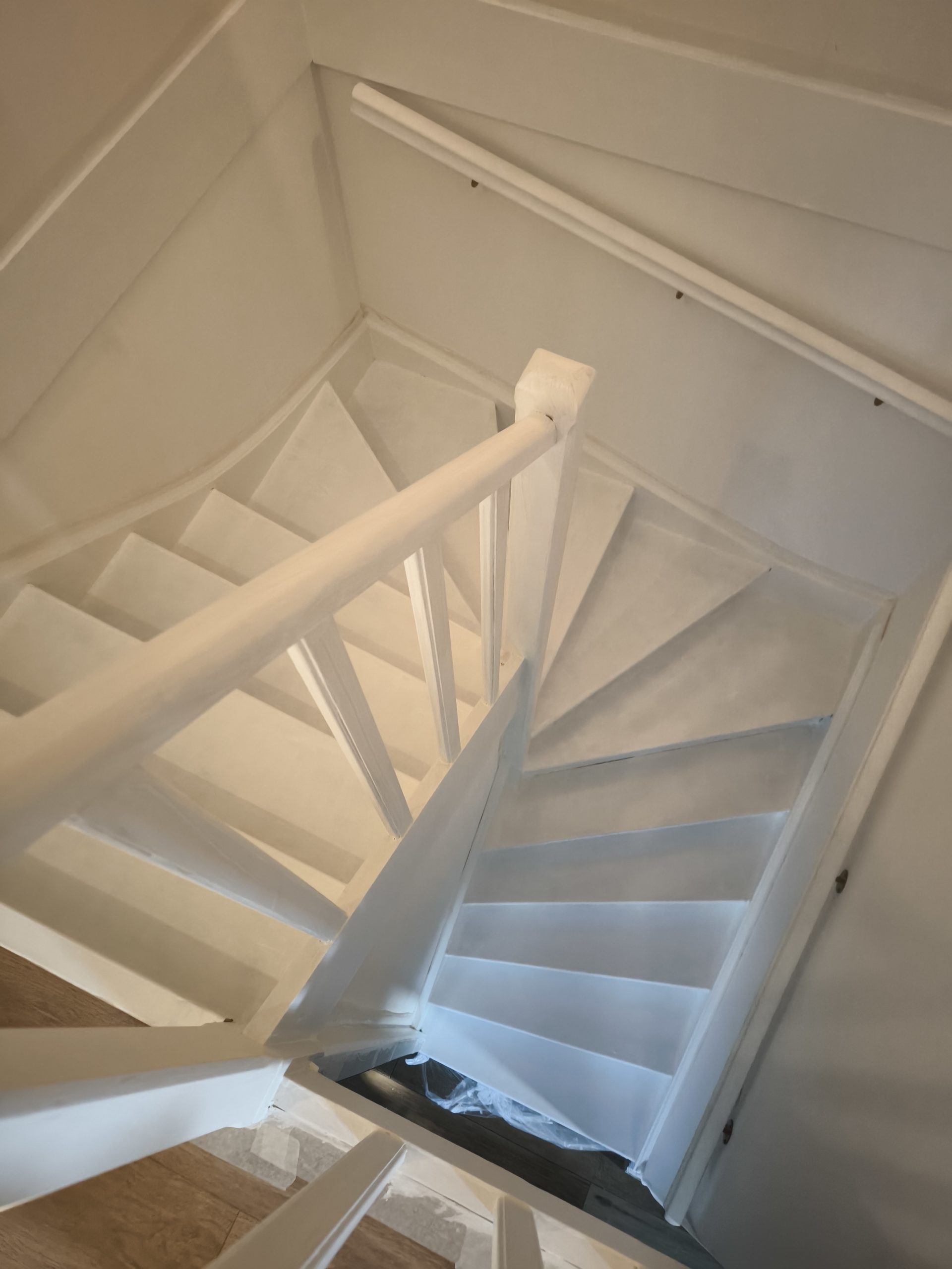 Escalier peint la veille du départ pour la Polynésie