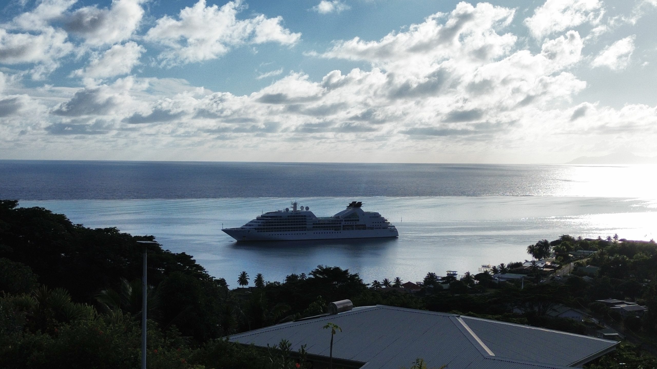 Vue sur le lagon depuis la terrasse de la maison à Raiatea Polynésie française